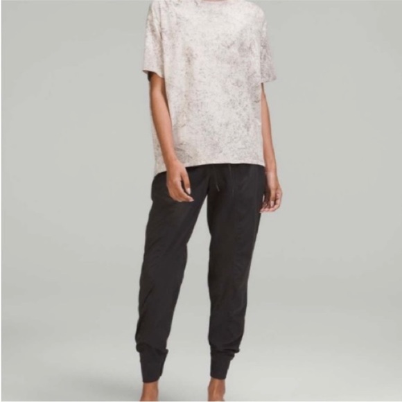 Lululemon Back In Action Tee *Vitasea Size 2 in Cirrus Wash Opal - Picture 1 of 10